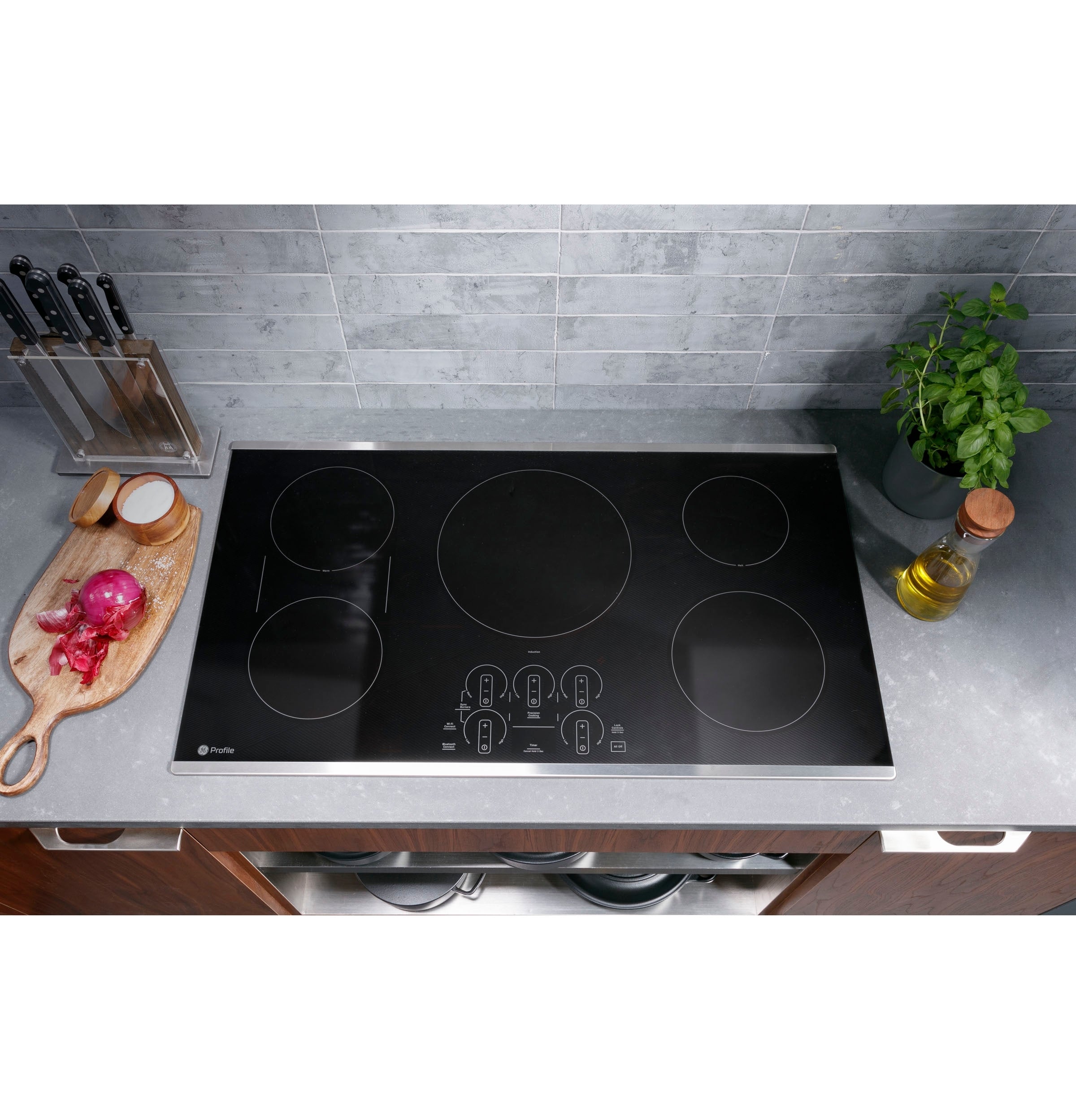GE Profile - 29.8 Inch Induction Cooktop in Black - PHP7030DTBB