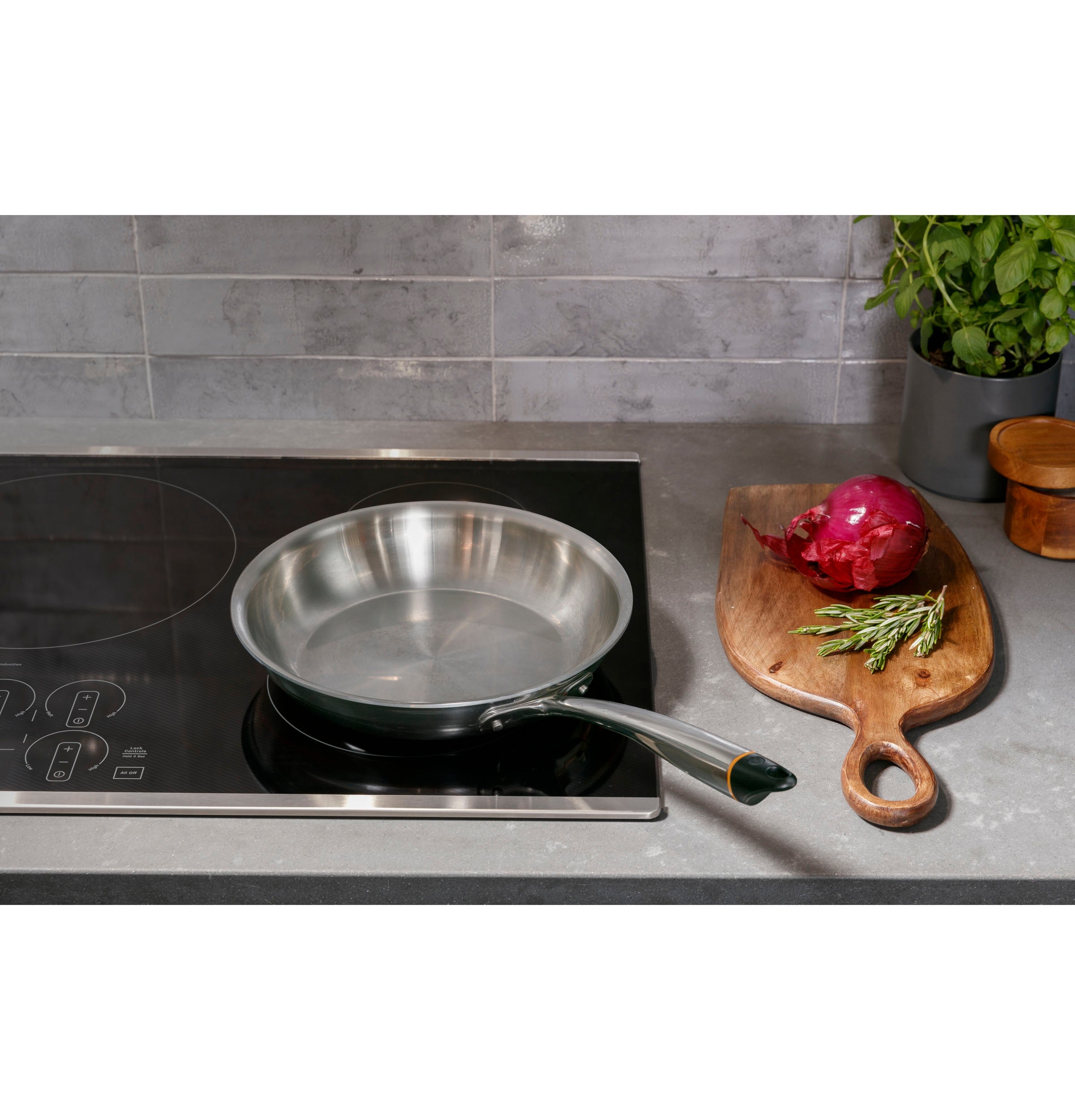 GE Profile - 29.8 Inch Induction Cooktop in Black - PHP7030DTBB