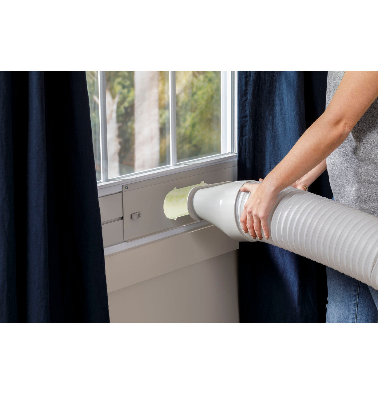 Haier - 8,000 BTU Portable Air Conditioner in White - QPFA08YBMW