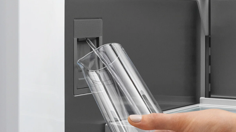 Fisher & Paykel - 24 Inch 12.4 cu. ft Built In / Integrated Refrigerator in Panel Ready - RS2484SLHE1