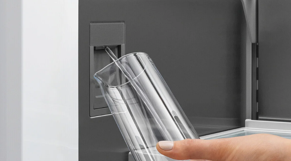 Fisher & Paykel - 24 Inch 12.4 cu. ft Built In / Integrated Refrigerator in Panel Ready - RS2484SRHE1