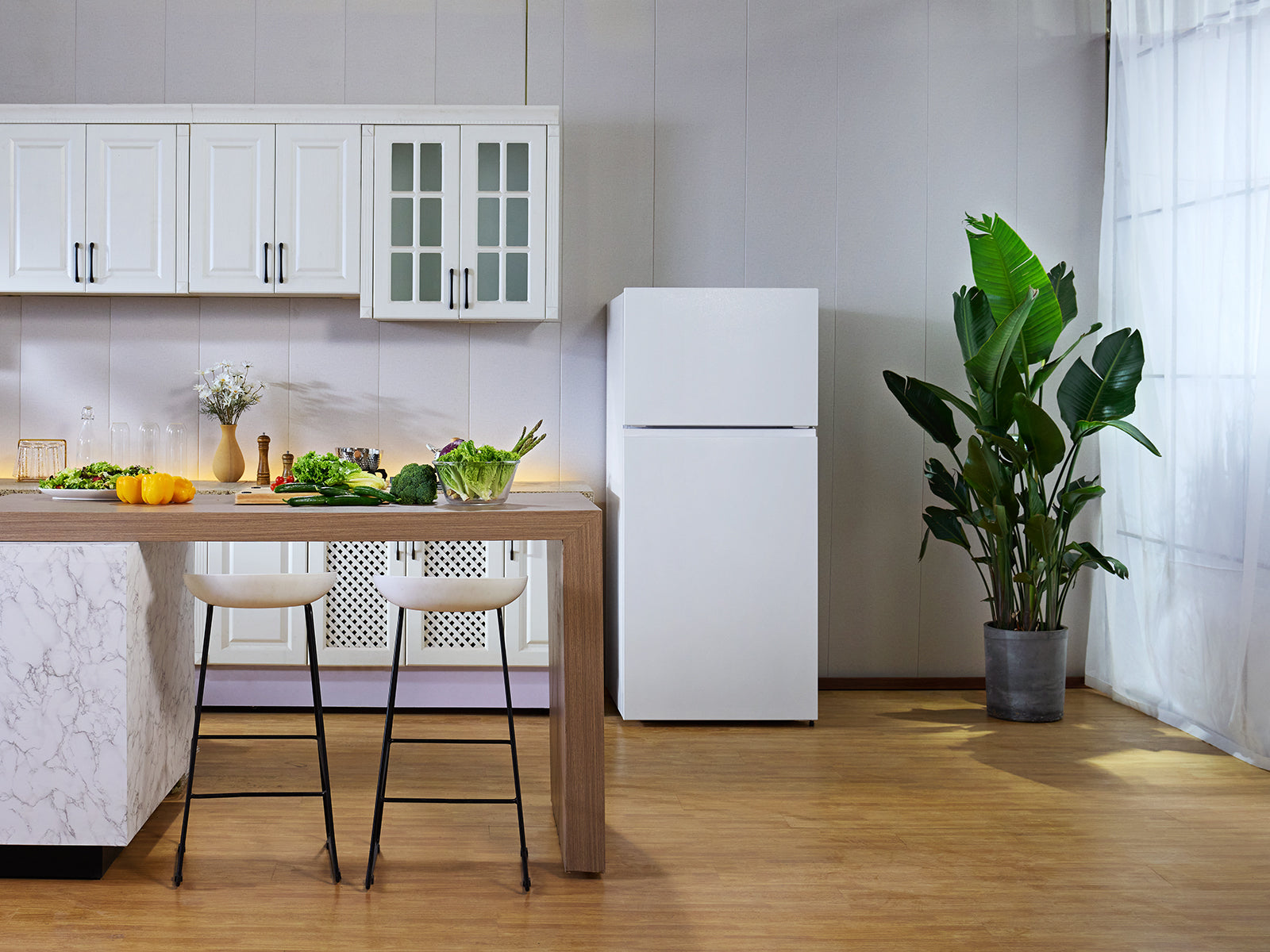 Hisense - 29.7 Inch 18 cu. ft Top Mount Refrigerator in White - RT18A2FWD