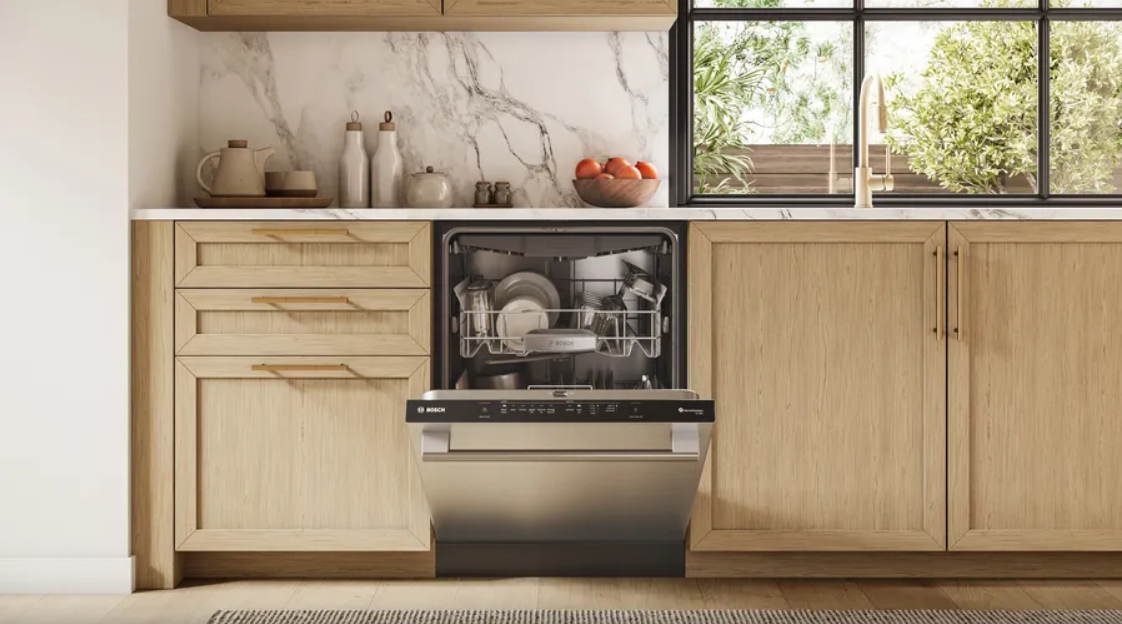 Bosch - 44 dBA Built In Dishwasher in Stainless - SHX65DM5N