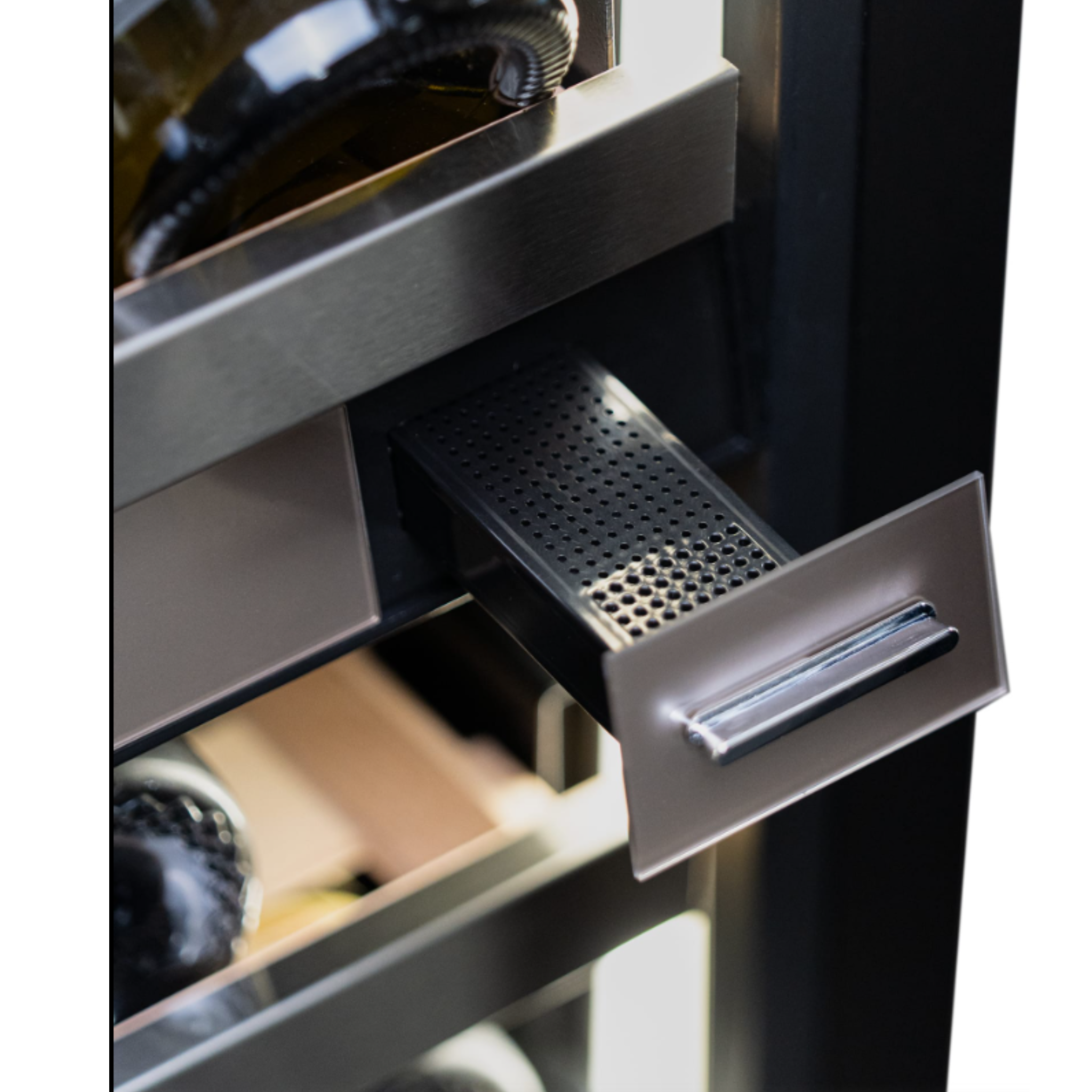 Silhouette - 23.8 Inch 4.84 cu. ft Built In / Integrated Wine Fridge Refrigerator in Panel Ready - SPRWC052D3SS-P