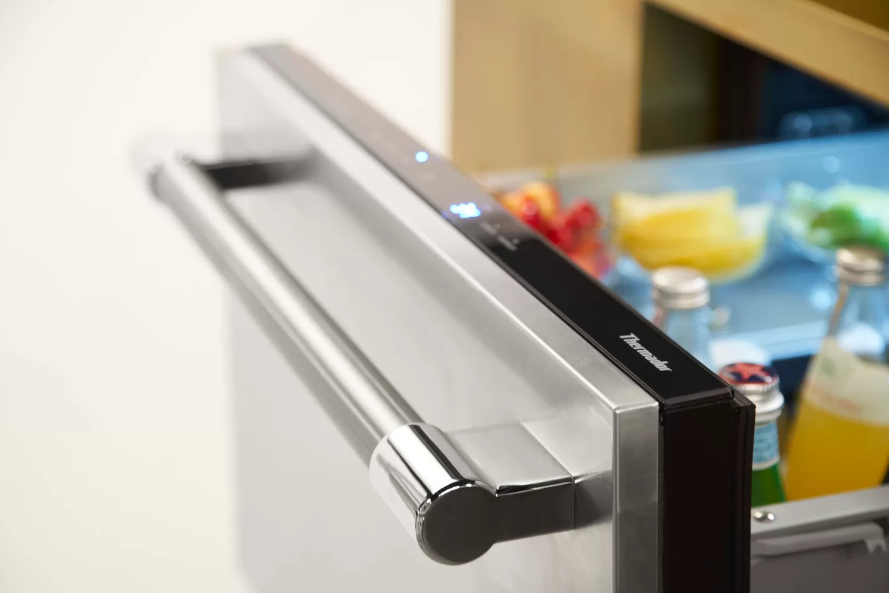 Thermador - 23.875 Inch 4.7 cu. ft Drawer Refrigerator in Stainless - T24UC920DS