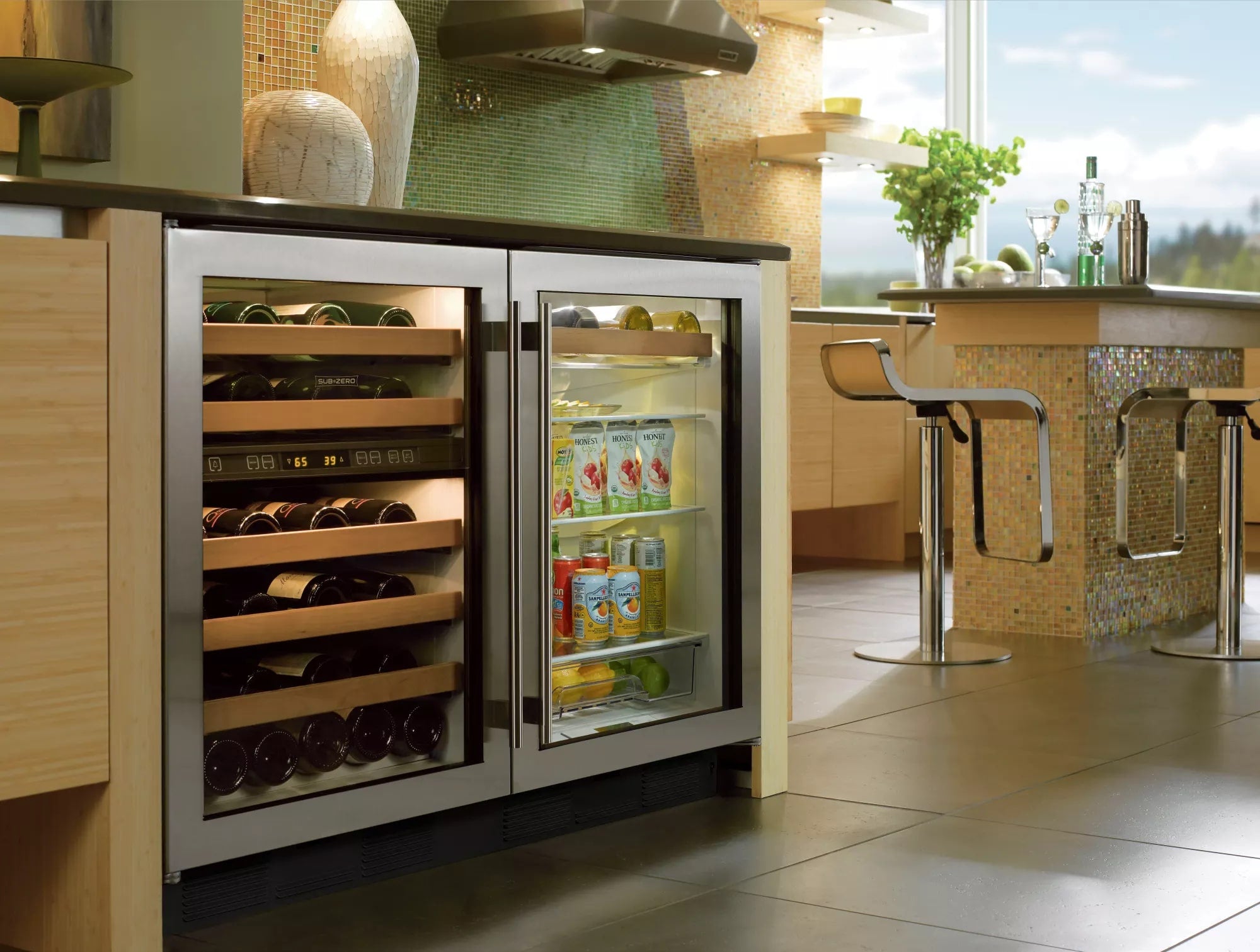 Sub-Zero - 23.875 Inch 6.0 cu.Ft Built In / Integrated Beverage Centre Refrigerator in Stainless - UC-24BG/S/THRH