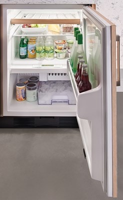 Sub-Zero - 23.875 Inch 4.7 cu. ft Built In / Integrated Undercounter Refrigerator in Panel Ready - UC-24CILH