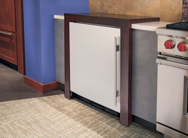 Sub-Zero - 23.875 Inch 4.7 cu. ft Built In / Integrated Undercounter Refrigerator in Panel Ready - UC-24CILH