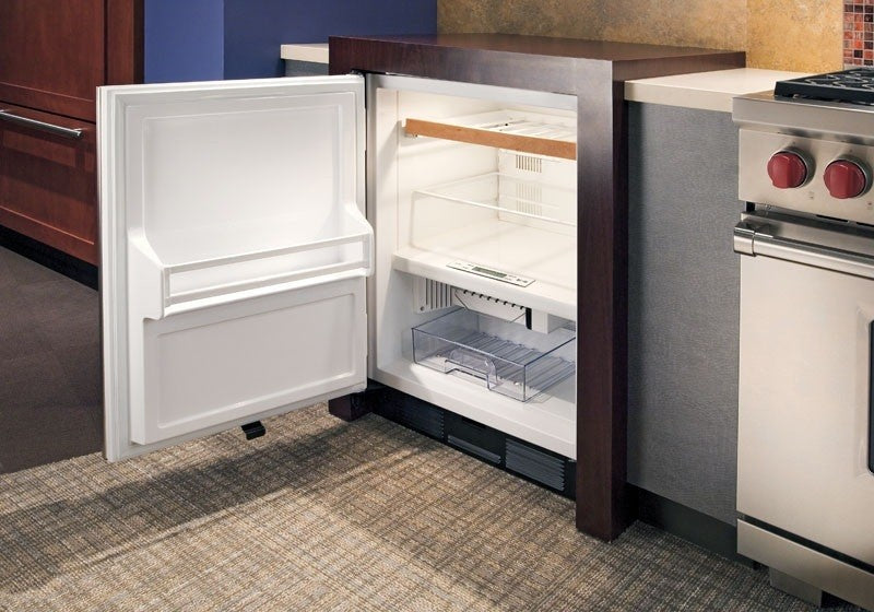 Sub-Zero - 23.875 Inch 4.7 cu. ft Built In / Integrated Undercounter Refrigerator in Panel Ready - UC-24CILH