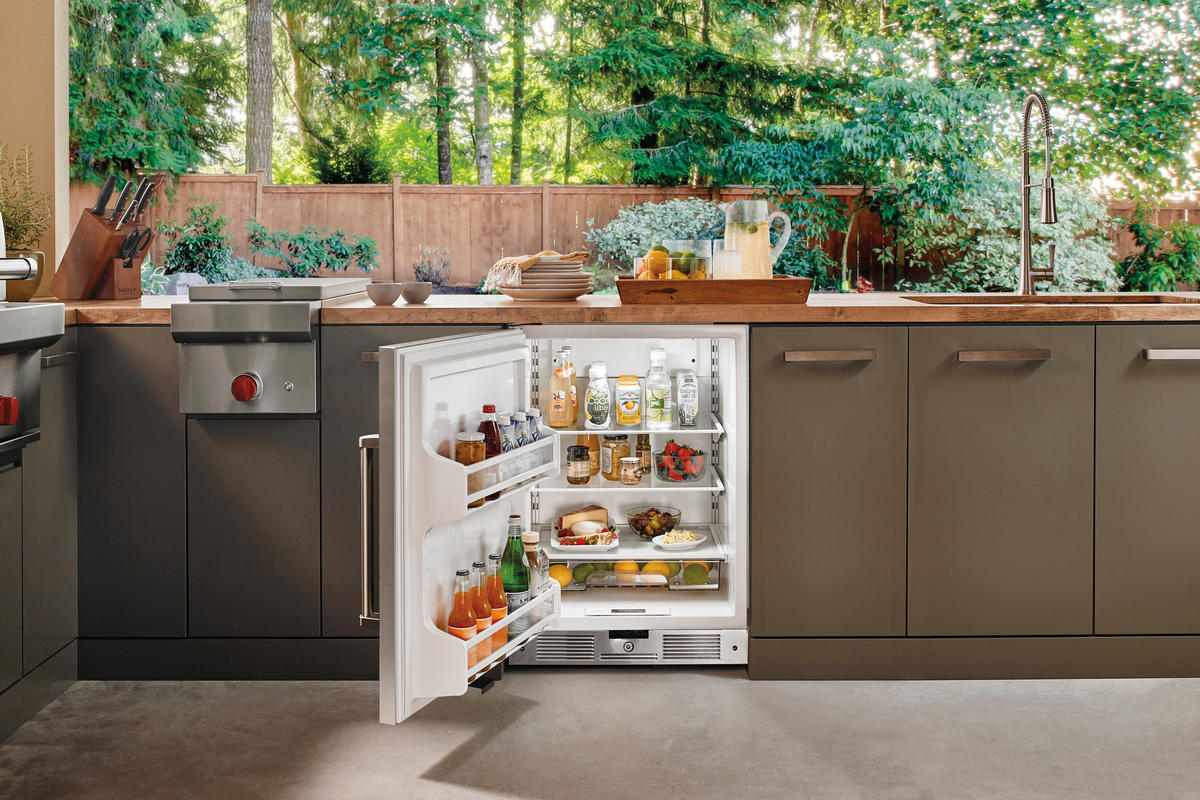 Sub-Zero - 23.875 Inch 5.7 cu.Ft Built In / Integrated Outdoor Refrigerator in Panel Ready - UC-24RO/PHLH