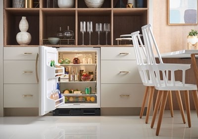 Sub-Zero - 23.875 Inch 5.7 cu. ft Undercounter Refrigerator in Panel Ready - UC-24RRH