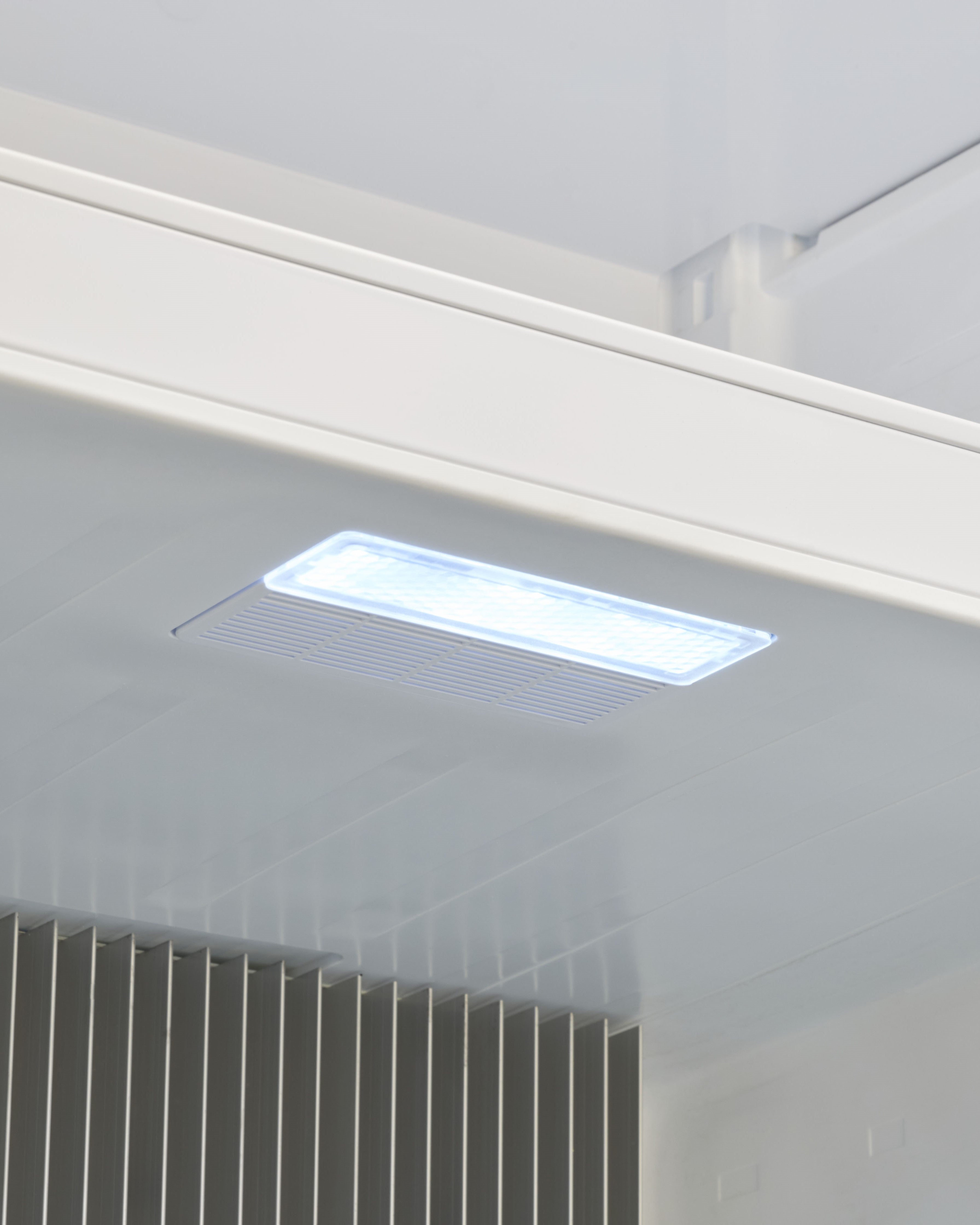 Unique Appliances - 34.6 Inch 19 cu. ft Top Mount Refrigerator in Midnight Black - UGP-19C CM B