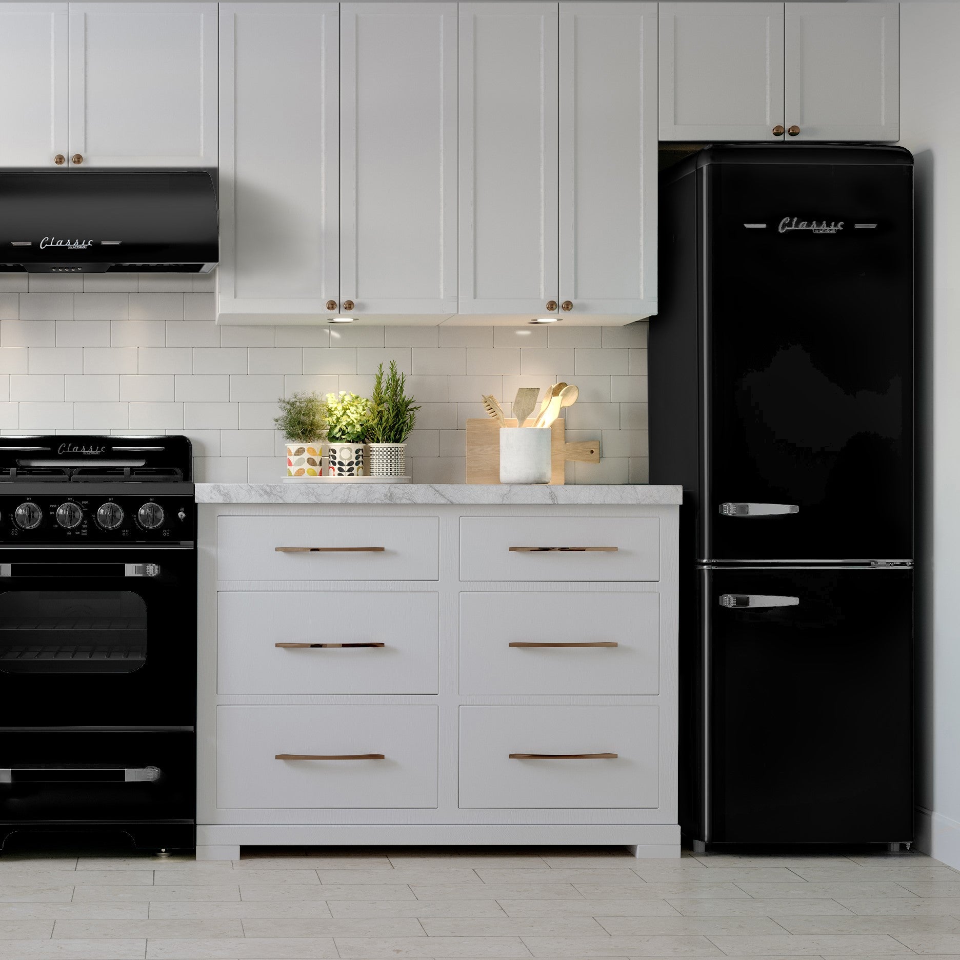 Unique Appliances - 21.6 Inch 8.7 cu. ft Bottom Mount Refrigerator in Midnight Black - UGP-275L B AC