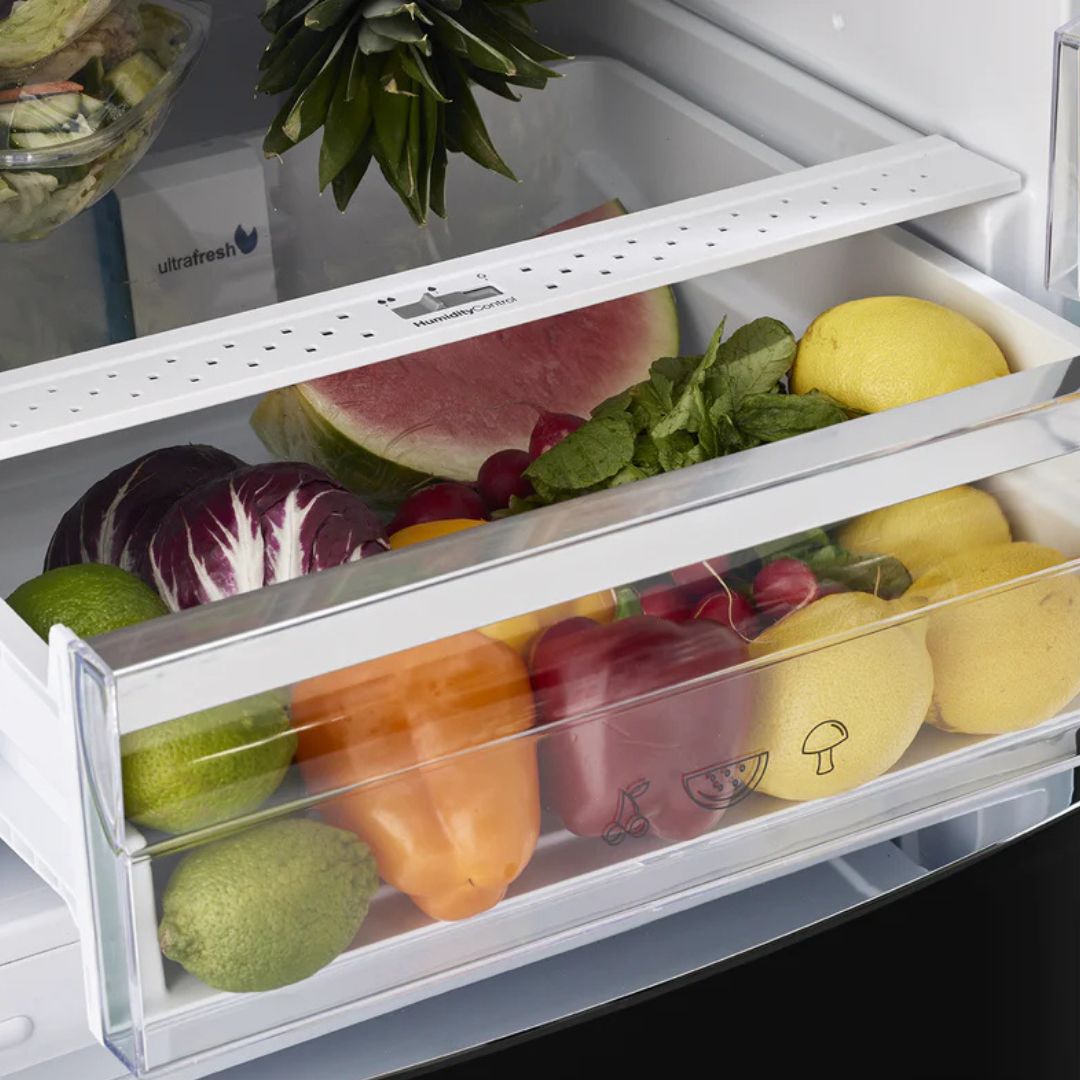 Unique Appliances - 23.8 Inch 11.7 cu. ft Bottom Mount Refrigerator in Midnight Black - UGP-340L B AC