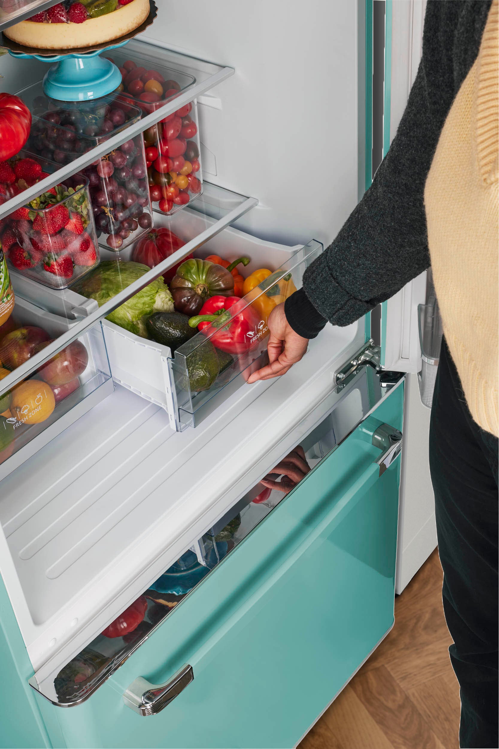 Unique Appliances - 30 Inch 18 cu. ft Bottom Mount Refrigerator in Ocean Mist Turquoise - UGP-510L T AC