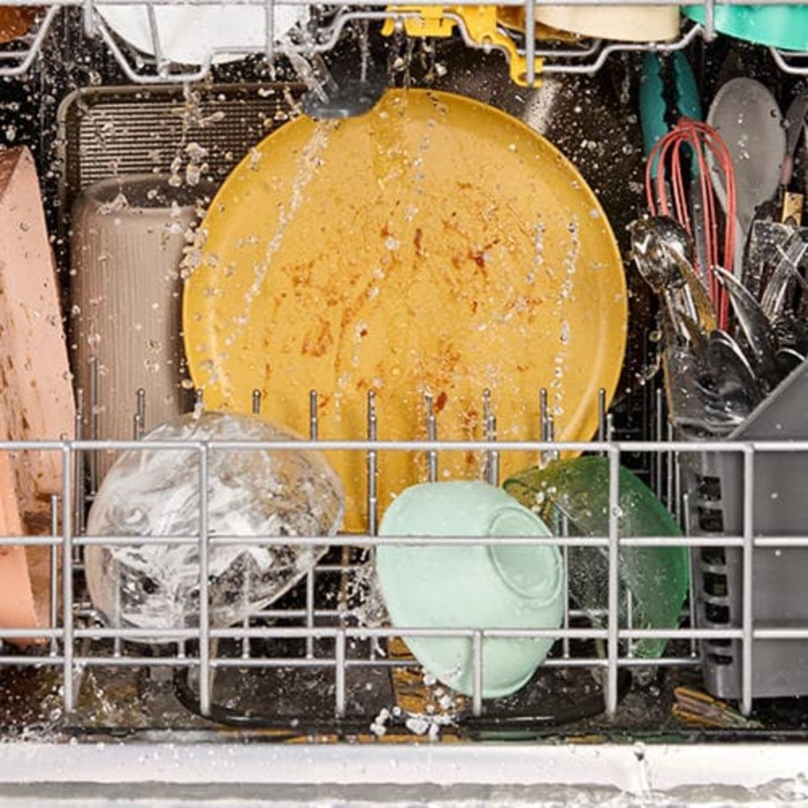Whirlpool - 47 dBA Built In Dishwasher in Fingerprint Resistant Black Stainless Steel - WDTS8024SZ