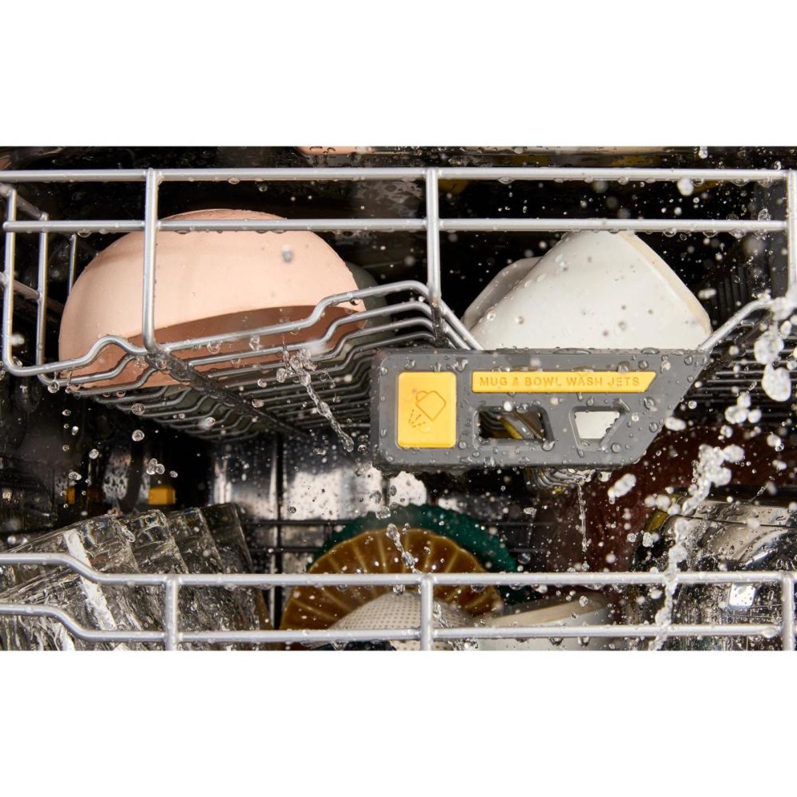 Whirlpool - 47 dBA Built In Dishwasher in Fingerprint Resistant Black Stainless Steel - WDTS8024SZ