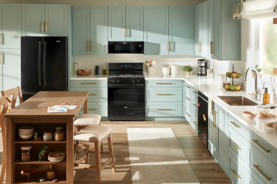 Whirlpool - 5.3 cu. ft Gas Range in Black - WFGS3530RB