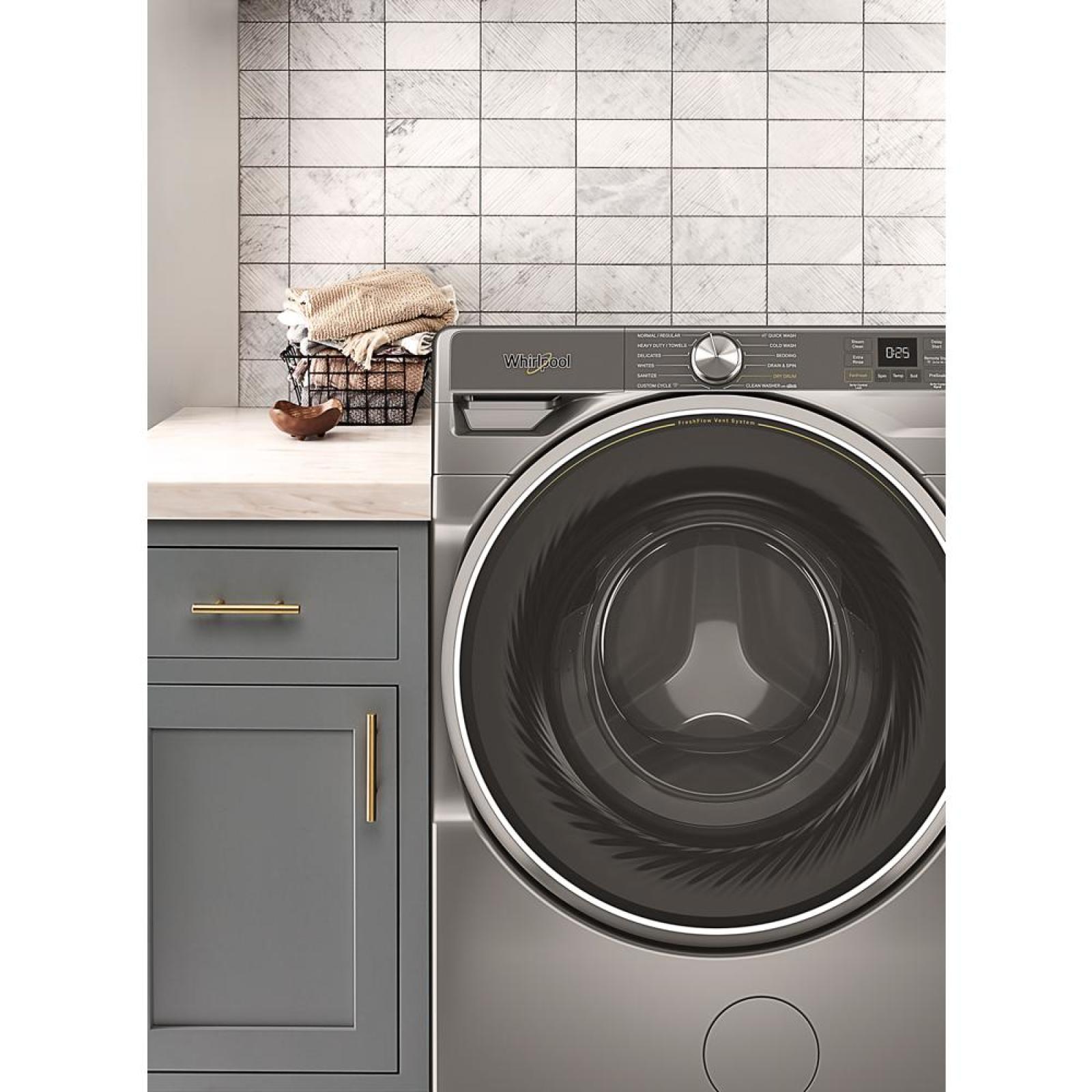 Whirlpool - 5.8 cu. Ft Front Load Washer in Radiant Silver - WFW6720RR