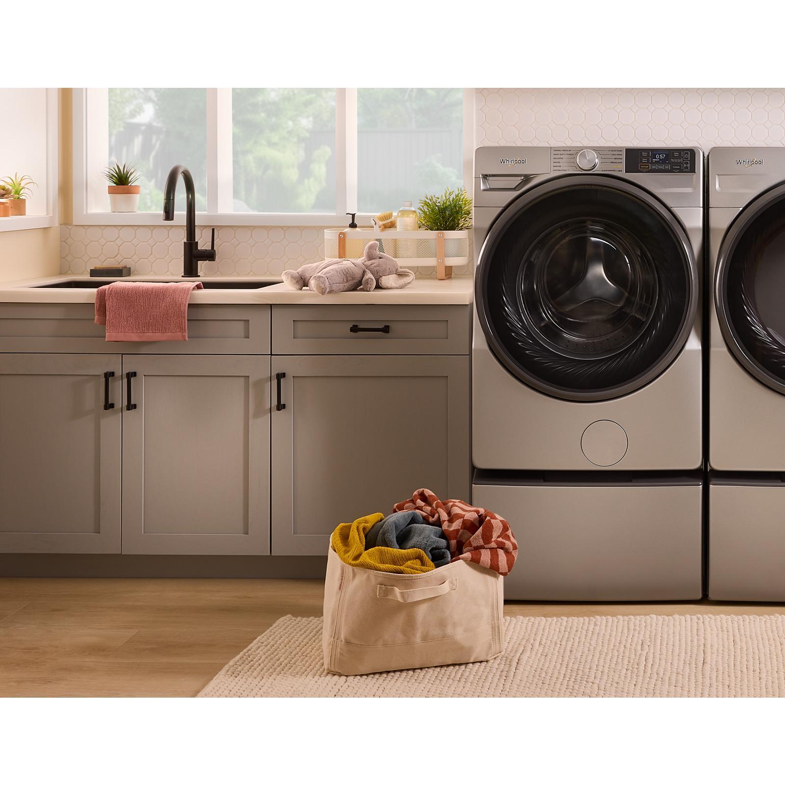 Whirlpool - 5.8 cu. Ft Front Load Washer in Radiant Silver - WFW6720RR