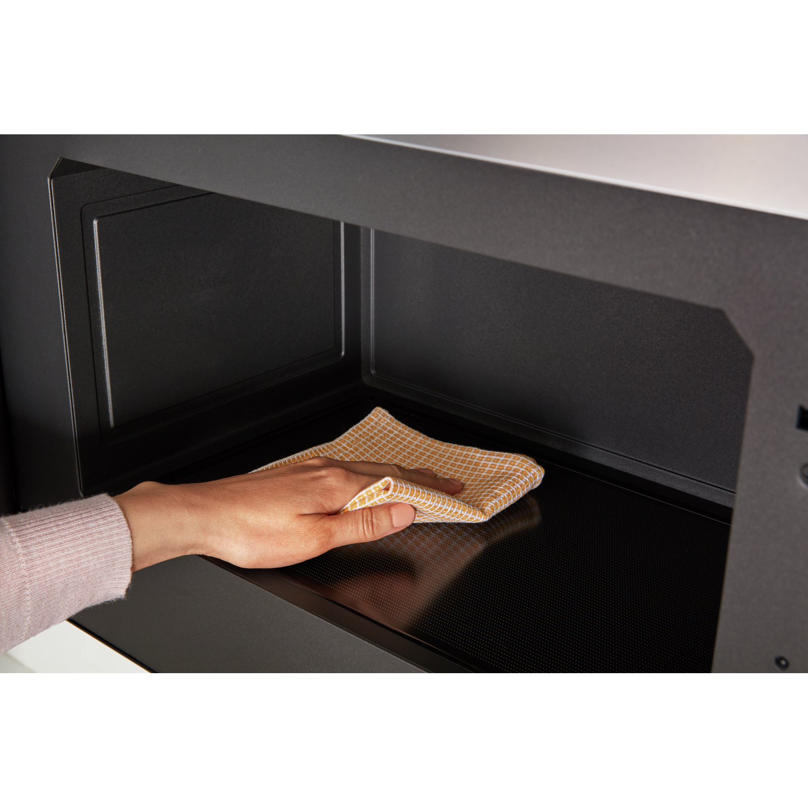 Whirlpool - 1.1 cu. Ft Over the range Microwave in White - YWMMF5930PW