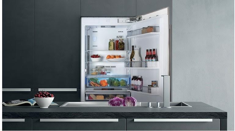 Blomberg - 29.8 Inch 16.4 cu. ft Built In / Integrated Bottom Mount Refrigerator in Stainless - BRFB1920SS