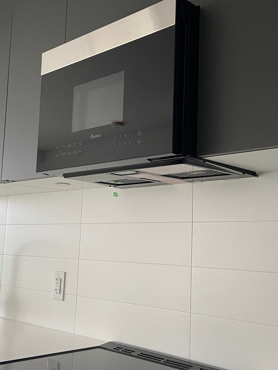 Cyclone - 1.4 cu. Ft Over the range Microwave in Black - CM24M365BB