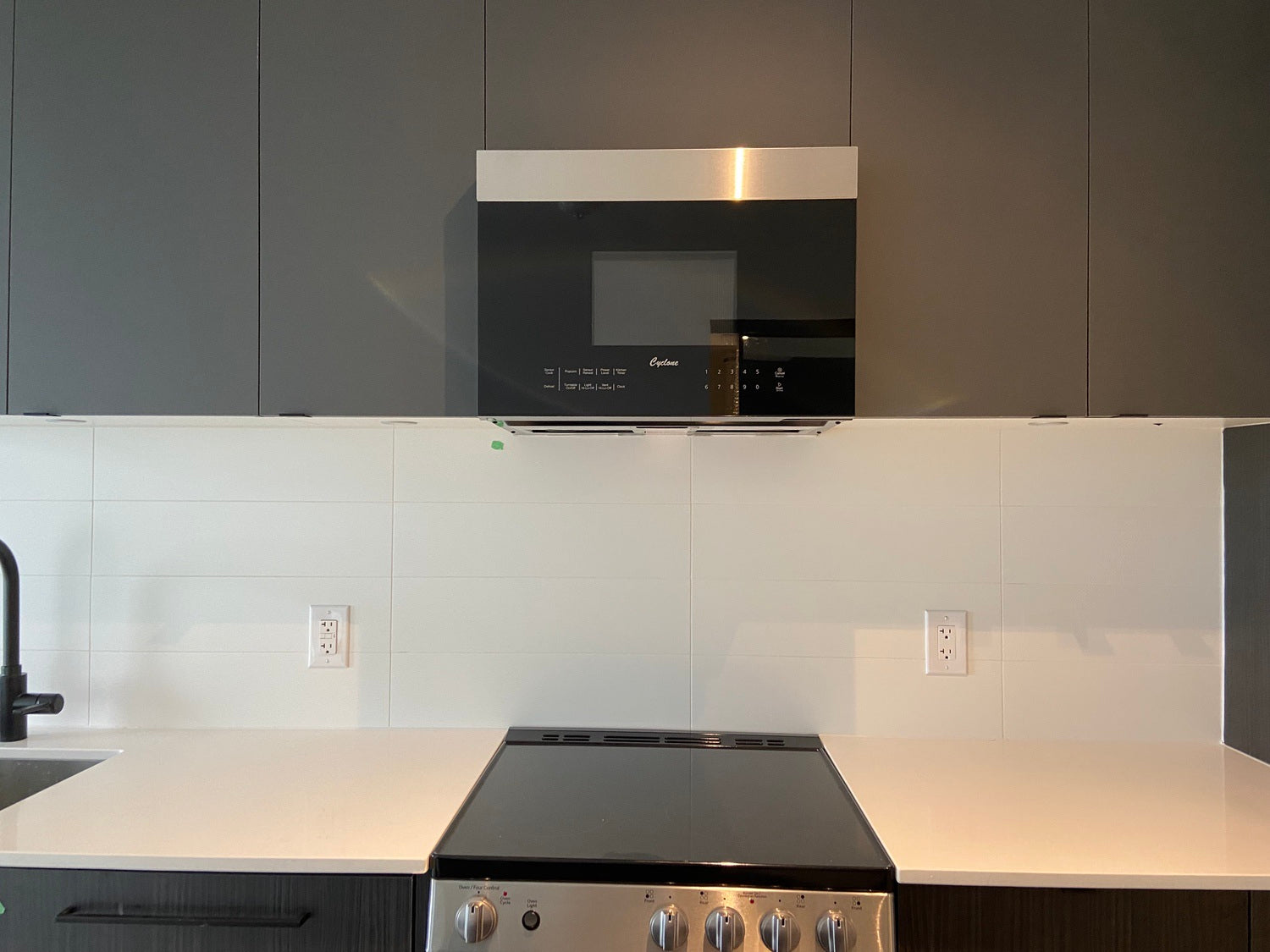 Cyclone - 1.4 cu. Ft Over the range Microwave in Black - CM24M365BB