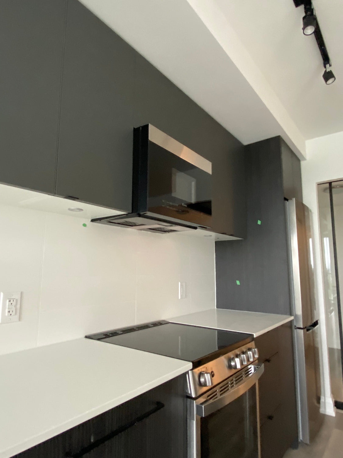 Cyclone - 1.4 cu. Ft Over the range Microwave in Black - CM24M365BB