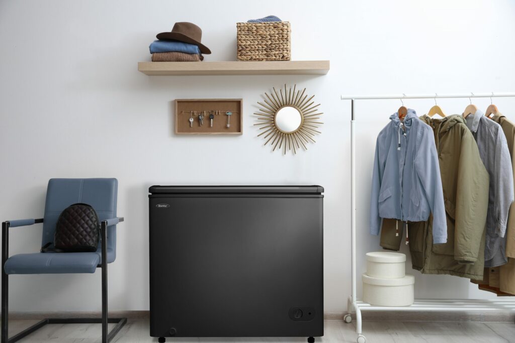 Danby - 7.2 cu. Ft Chest Freezer in Black - DCF072A3BDB