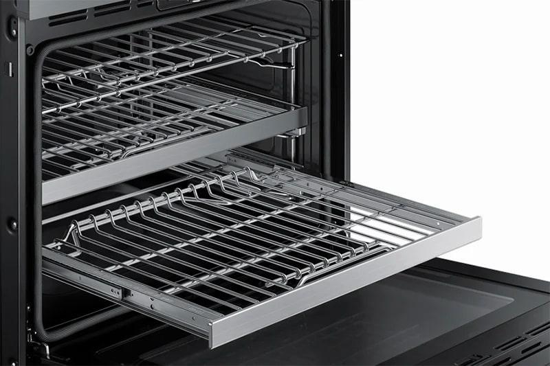 Dacor - 4.8 cu. ft Single Wall Oven in Black Stainless - DOB30M977SM