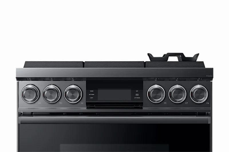 Dacor - 5.4 cu. ft Gas Range in Black Stainless - DOP36M96GLM