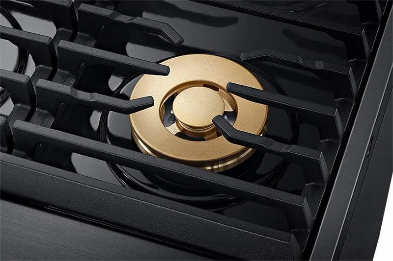 Dacor - 5.4 cu. ft Gas Range in Black Stainless - DOP36M96GLM