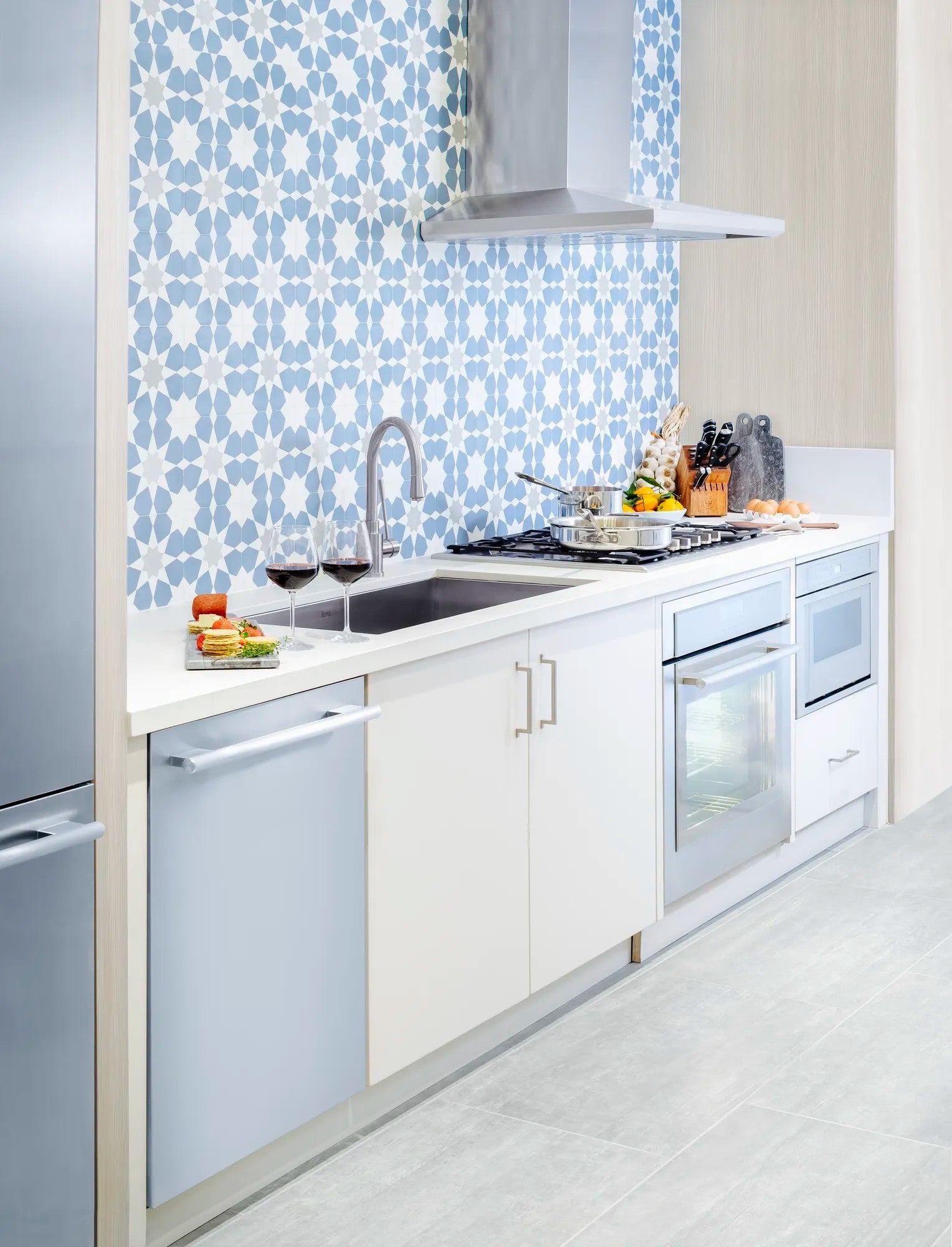 Thermador - 48 dBA Built In Dishwasher in Stainless - DWHD560CFM