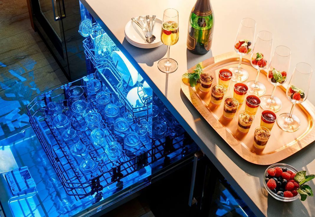 Thermador - 44 dBA Built In Dishwasher in Stainless - DWHD771WFM