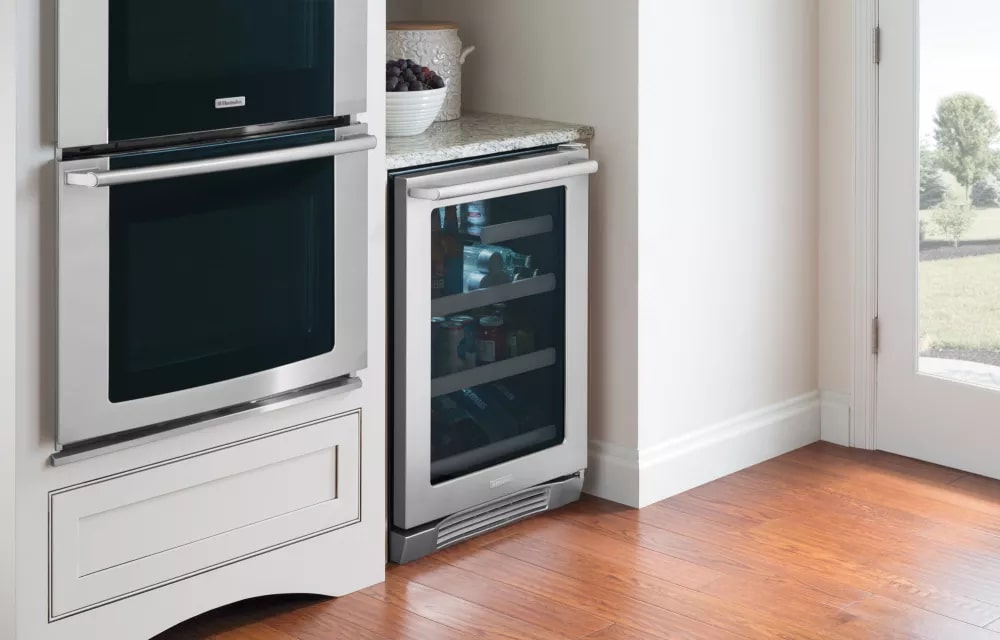 Electrolux - 23.875 Inch 5.36 cu. ft Beverage Centre Refrigerator in Stainless - EI24BL10QS