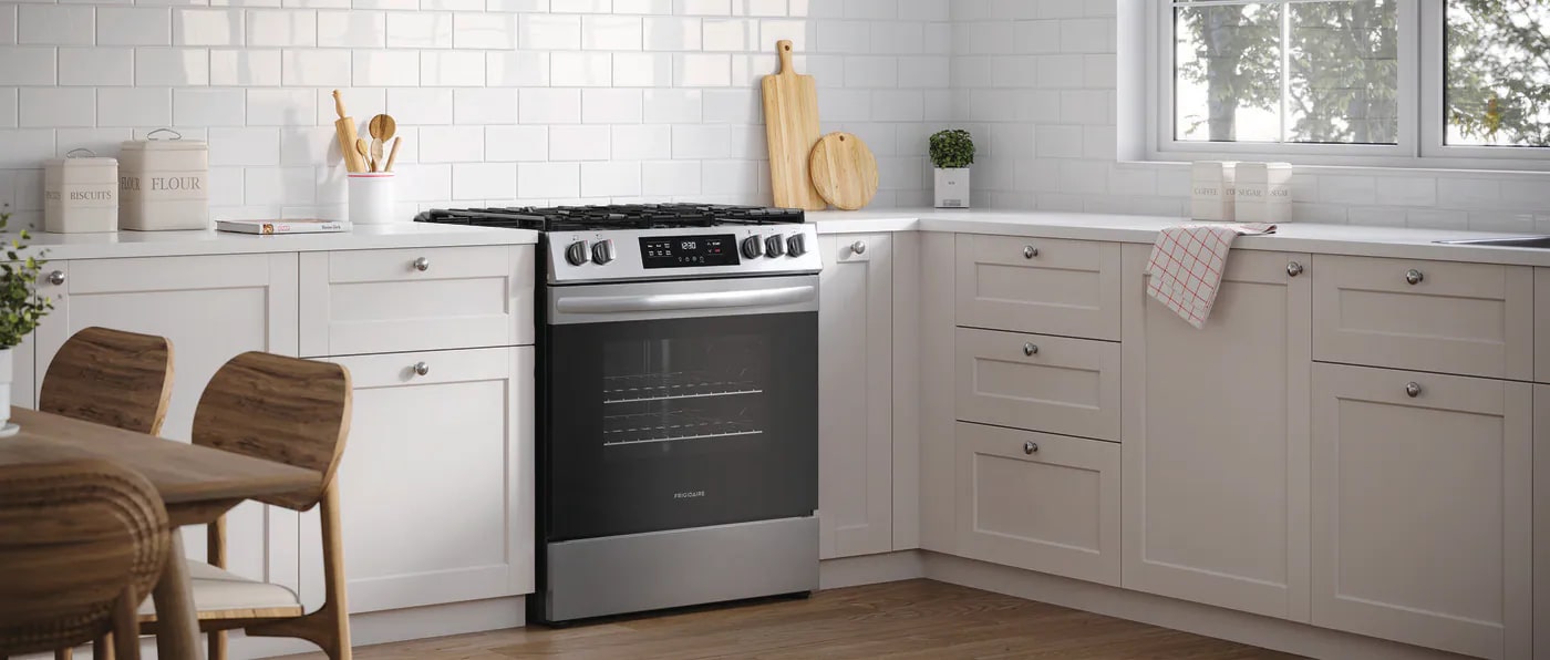 Frigidaire - 5.1 cu. ft Gas Range in Stainless - FCFG3062AS