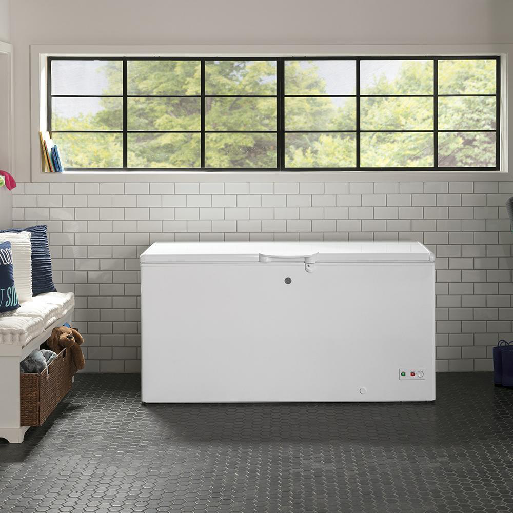 GE - 15.7 cu. Ft Chest Freezer in White - FCM16SLWW