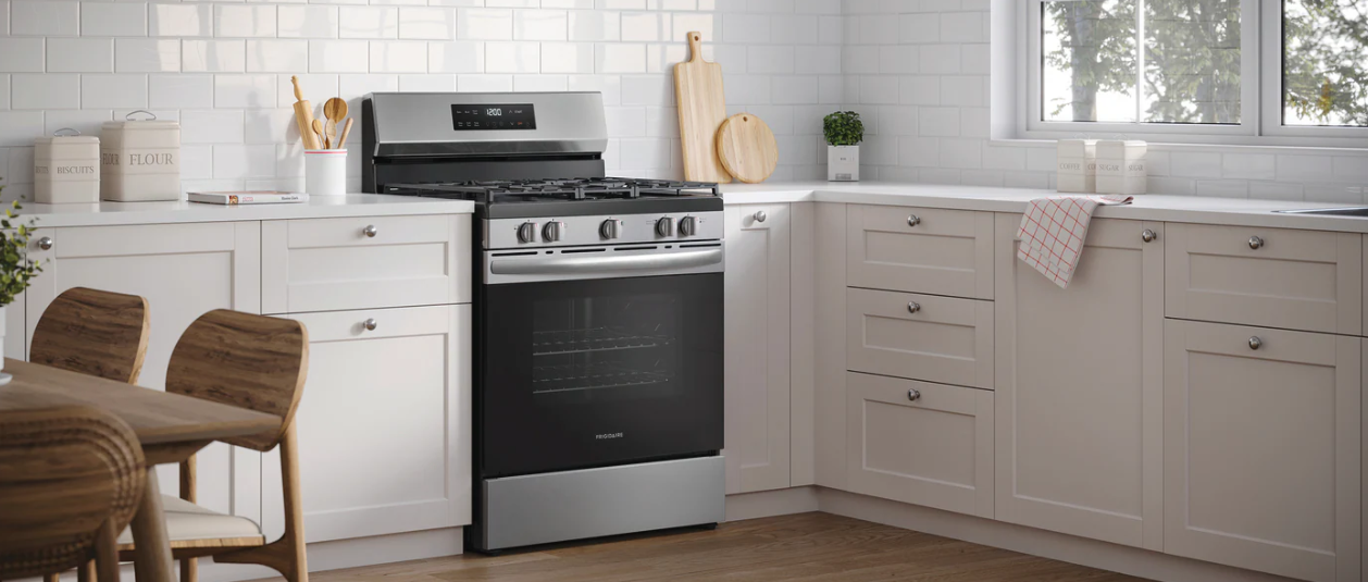 Frigidaire - 30 Inch 5.1 cu. ft Gas Range in Stainless - FCRG3062AS