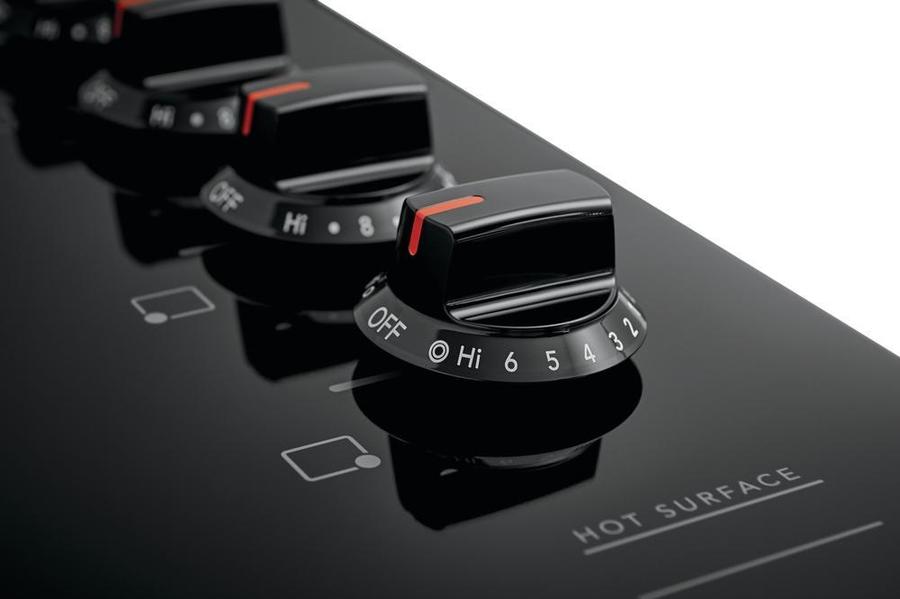 Frigidaire - 30.625 inch wide Electric Cooktop in Black - FFEC3025UB