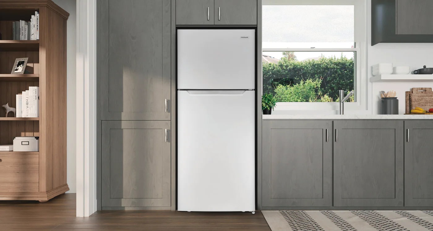 Frigidaire - 27.875 Inch 17.6 cu. ft Top Mount Refrigerator in White - FFHT1822UW