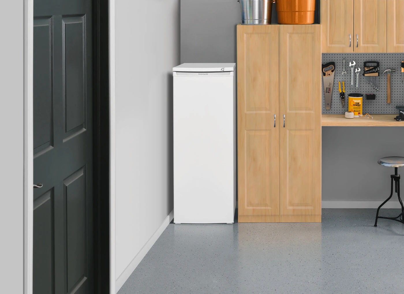 Frigidiare - 5.8 cu. Ft Upright Freezer in White - FFUM0623AW