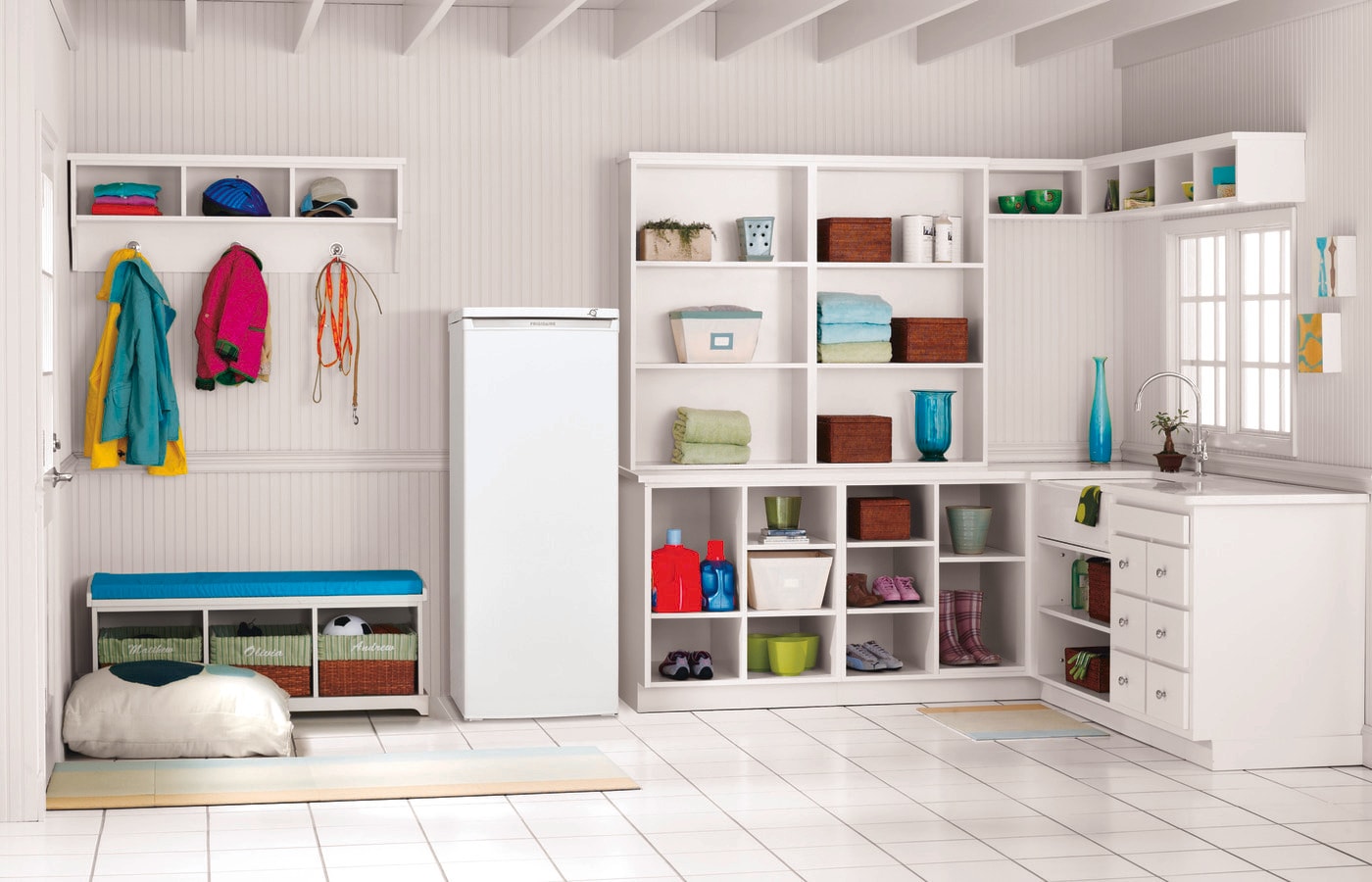 Frigidiare - 5.8 cu. Ft Upright Freezer in White - FFUM0623AW