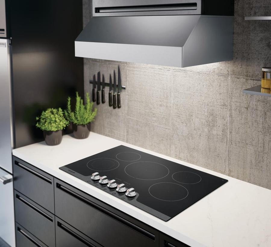 Frigidaire Gallery - 30.625 inch wide Electric Cooktop in Stainless - FGEC3068US