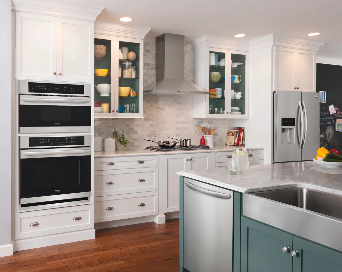 Frigidaire - 35.375 Inch 400 CFM Wall Mount and Chimney Range Vent in Stainless - FHWC3655LS