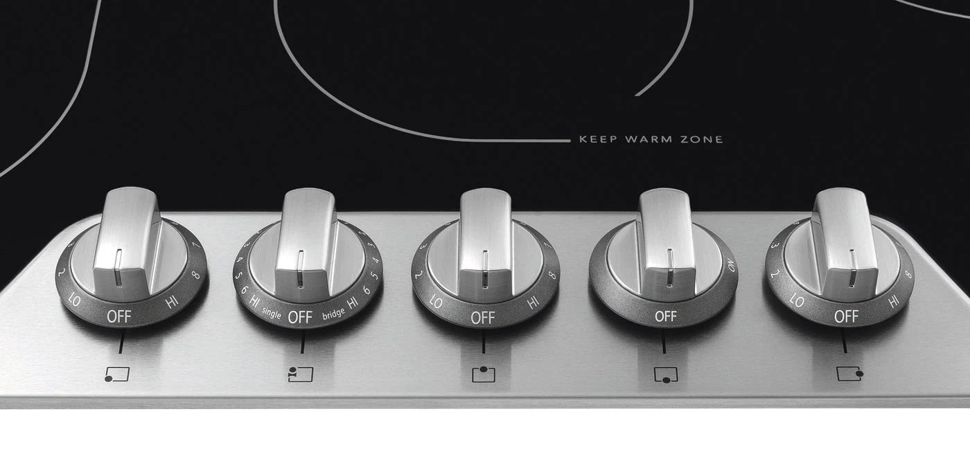 Frigidaire Professional - 30.75 inch wide Electric Cooktop in Stainless - FPEC3077RF