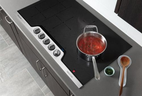 Frigidaire Pro - 36 inch wide Induction Cooktop in Black - FPIC3677RF