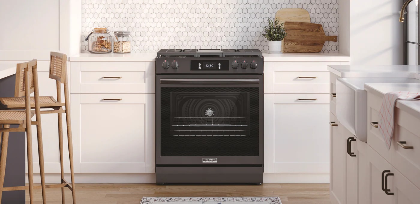 Frigidaire Gallery - 6 cu. ft Gas Range in Black Stainless - GCFG3060BD