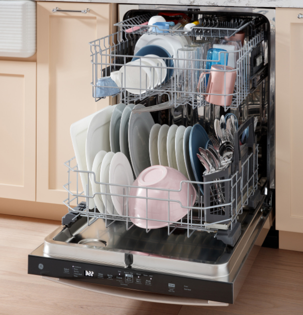 GE - 45 dBA Built In Dishwasher in Stainless - GDF670SYVFS