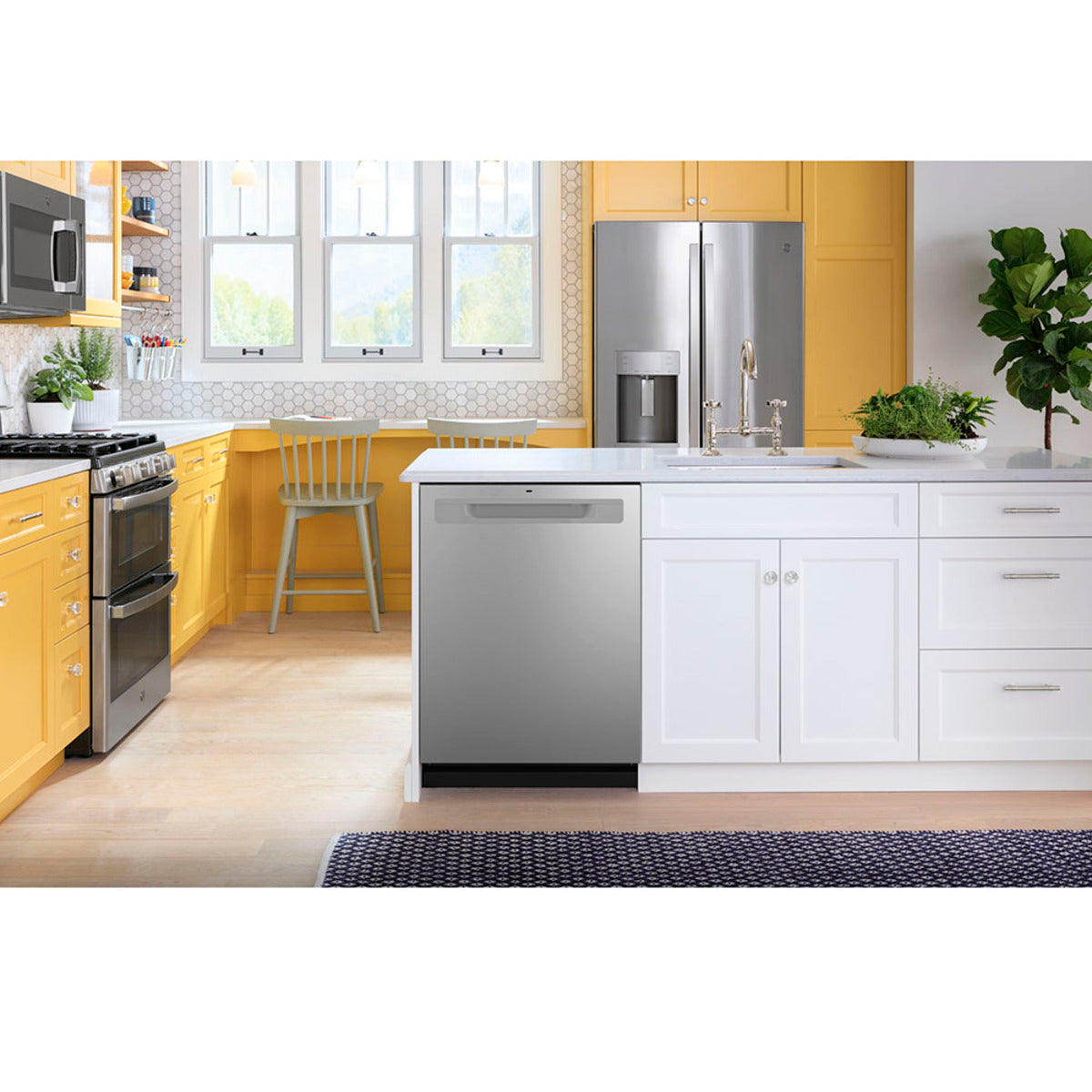 GE - 50 dBA Built In Dishwasher in Stainless - GDP630PYRFS